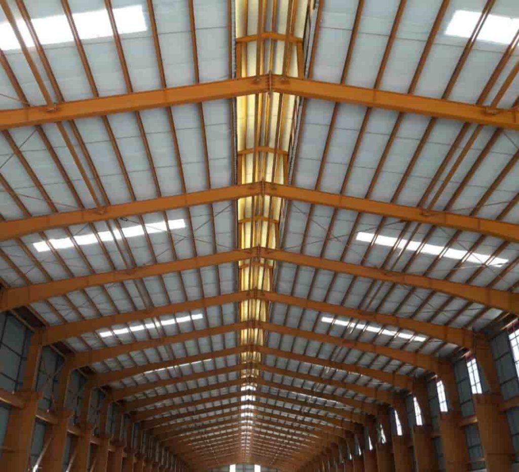 اجرای سقف شیروانی ورق ذوزنقه در کارخانه فولاد مبارکه